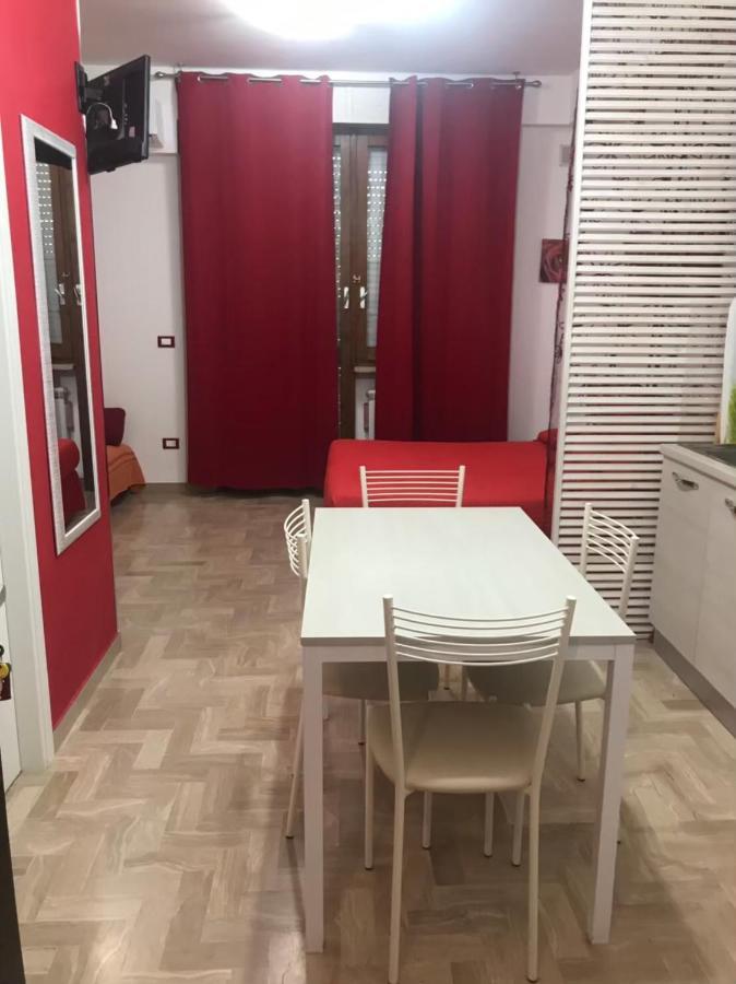 Da Gianni E Bea Hotel Foligno Bagian luar foto