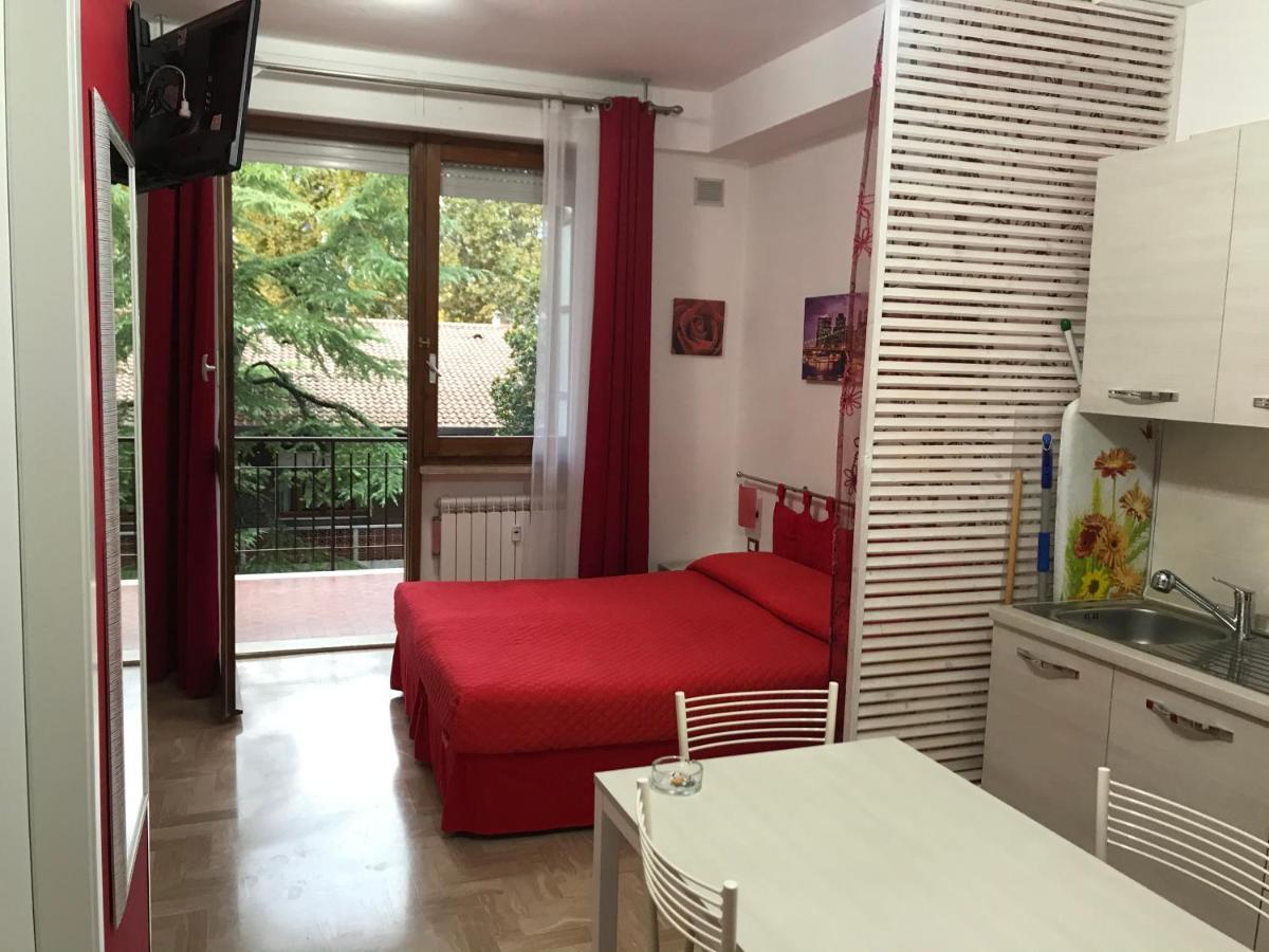 Da Gianni E Bea Hotel Foligno Bagian luar foto