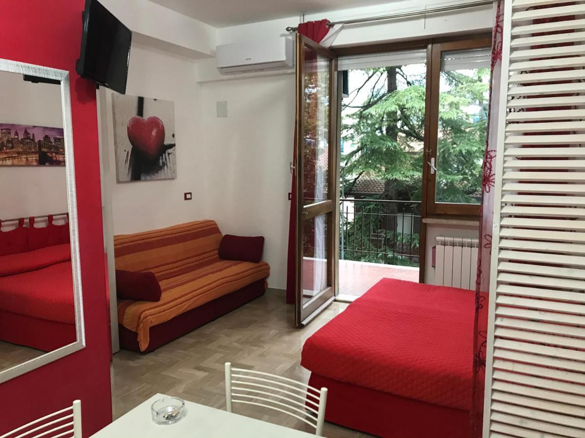 Da Gianni E Bea Hotel Foligno Bagian luar foto