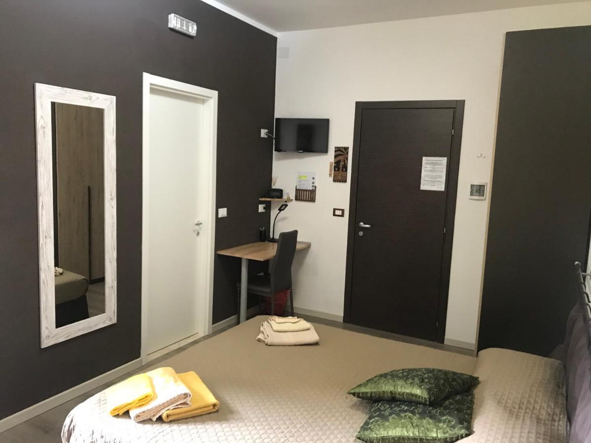 Da Gianni E Bea Hotel Foligno Bagian luar foto